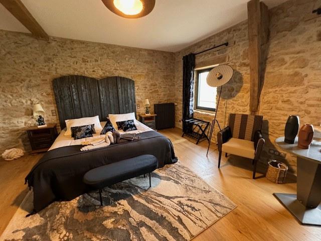 Image No.21-8 Bed House for sale