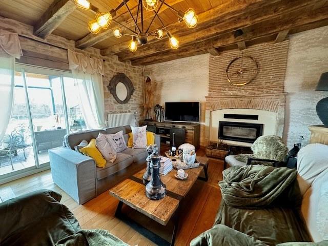 Image No.3-8 Bed House for sale