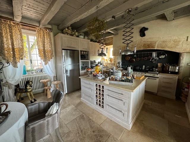 Image No.5-8 Bed House for sale