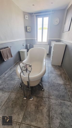 Image No.10-5 Bed House for sale