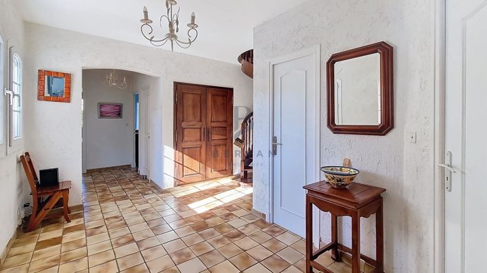 Image No.12-4 Bed House for sale