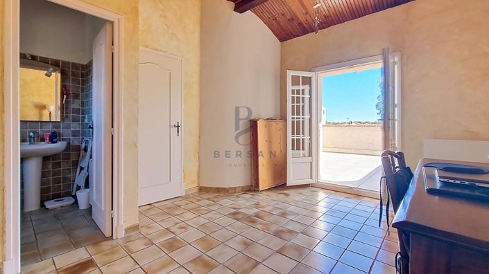 Image No.14-4 Bed House for sale