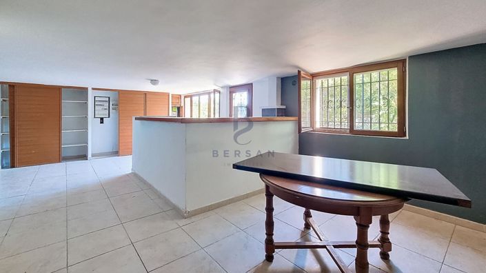 Image No.17-4 Bed House for sale