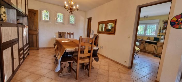 Image No.12-3 Bed Property for sale