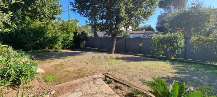 Image No.8-3 Bed Property for sale