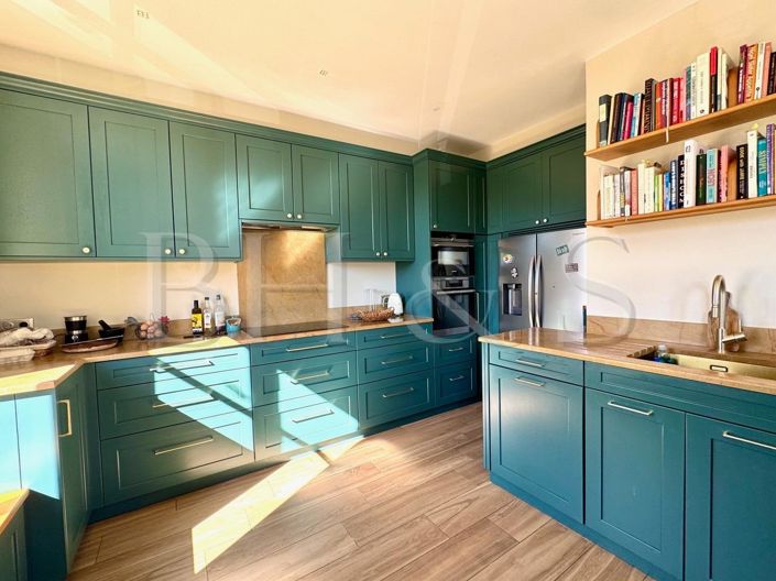 Image No.3-4 Bed House for sale