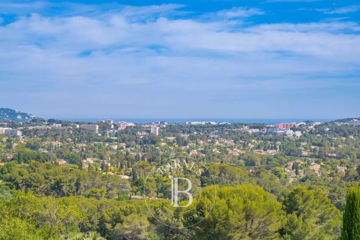 Image No.13-5 Bed House for sale