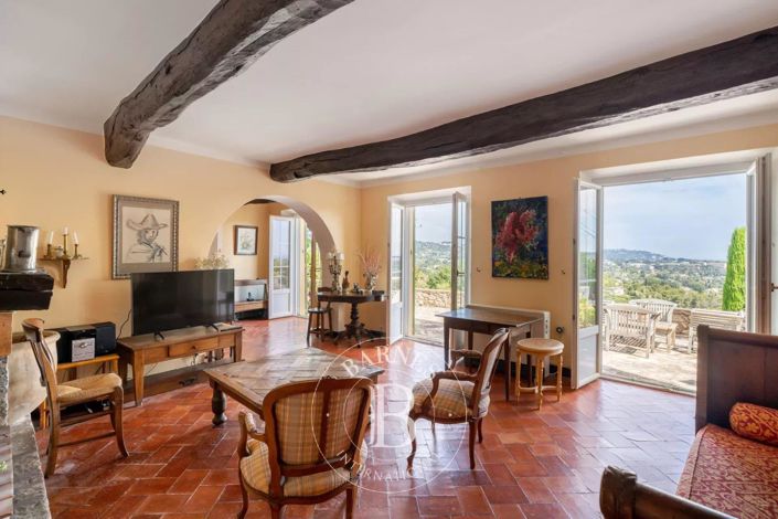 Image No.6-5 Bed House for sale