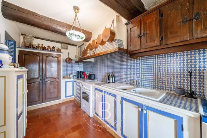 Image No.7-5 Bed House for sale