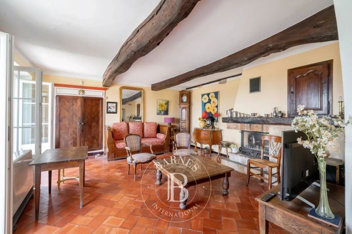 Image No.8-5 Bed House for sale