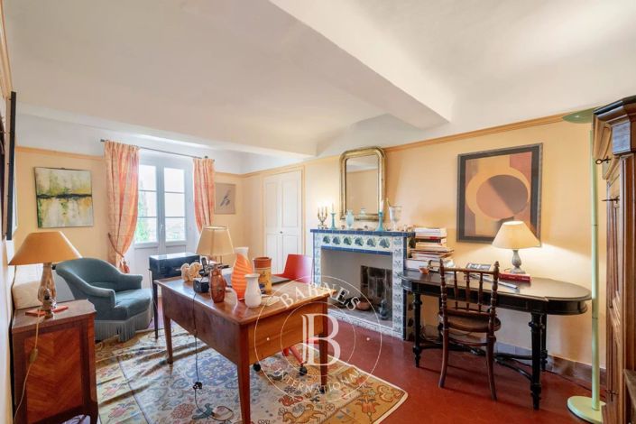 Image No.9-5 Bed House for sale