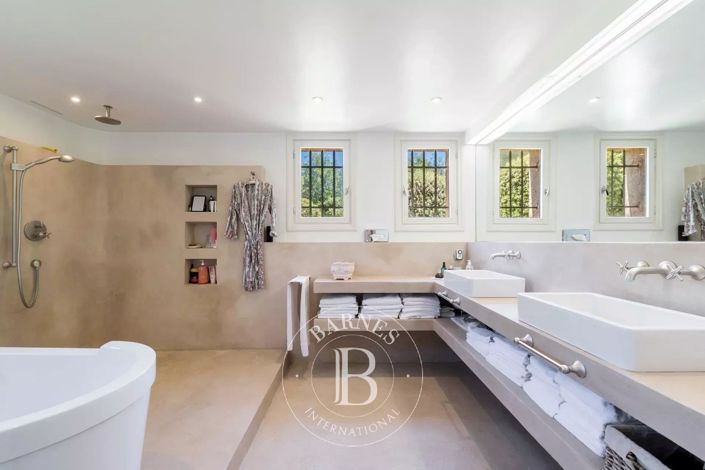 Image No.14-4 Bed House for sale