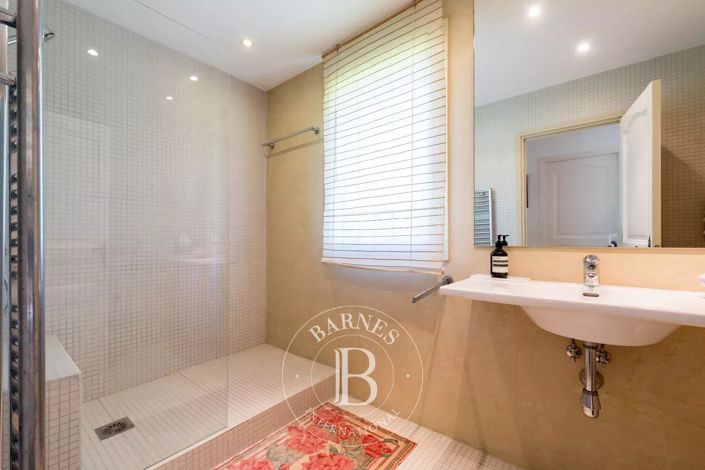 Image No.18-4 Bed House for sale