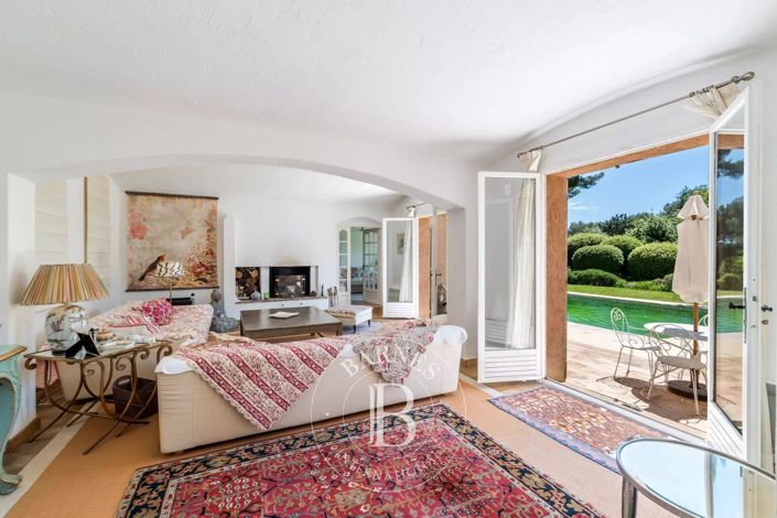 Image No.8-4 Bed House for sale