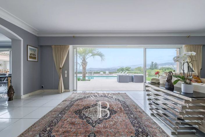 Image No.14-6 Bed House for sale