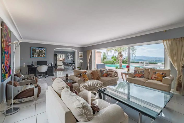 Image No.16-6 Bed House for sale