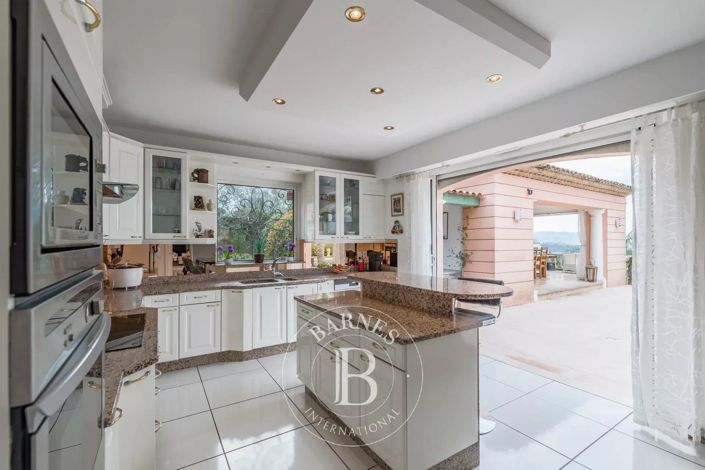 Image No.18-6 Bed House for sale