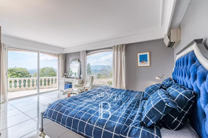 Image No.9-6 Bed House for sale