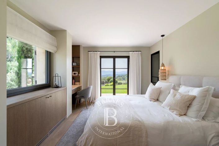 Image No.10-5 Bed House for sale