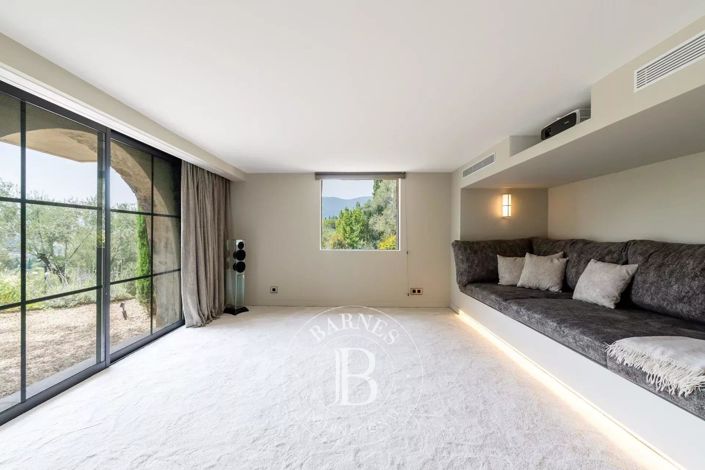 Image No.12-5 Bed House for sale