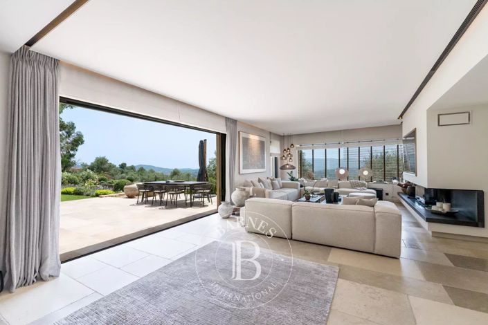 Image No.4-5 Bed House for sale