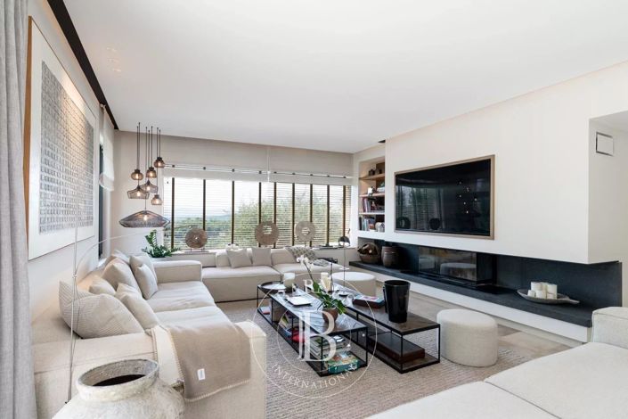 Image No.5-5 Bed House for sale