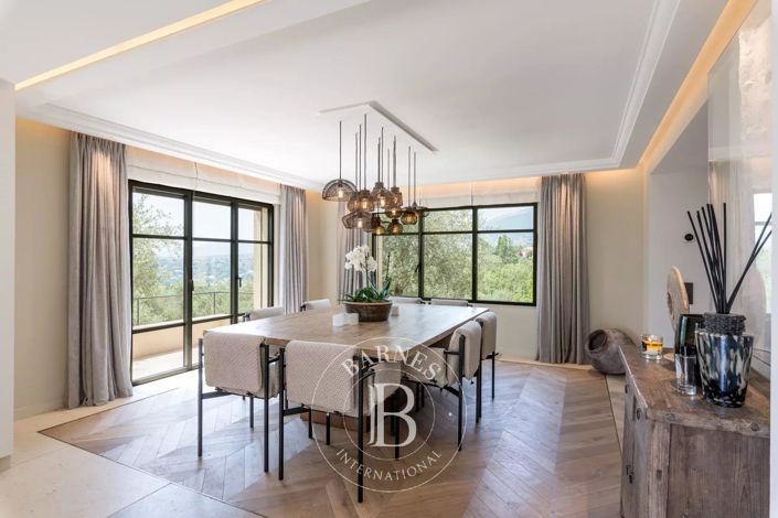 Image No.6-5 Bed House for sale