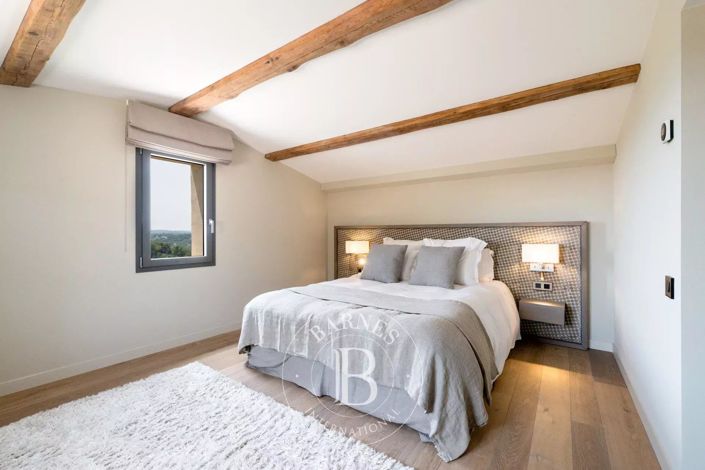 Image No.9-5 Bed House for sale