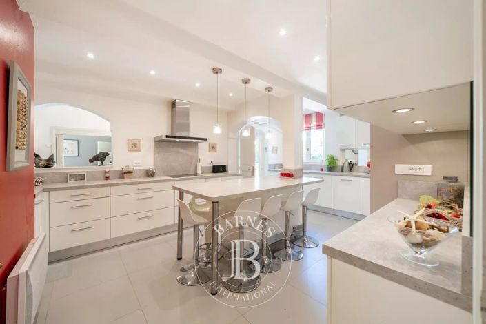 Image No.11-7 Bed House for sale