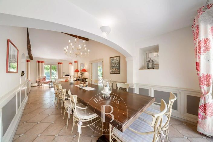 Image No.12-7 Bed House for sale