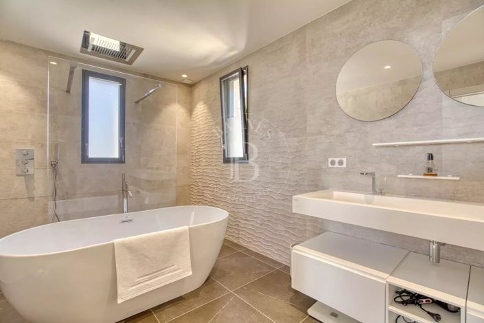 Image No.10-5 Bed House for sale