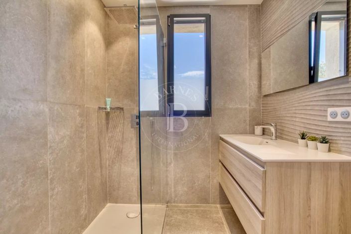 Image No.14-5 Bed House for sale