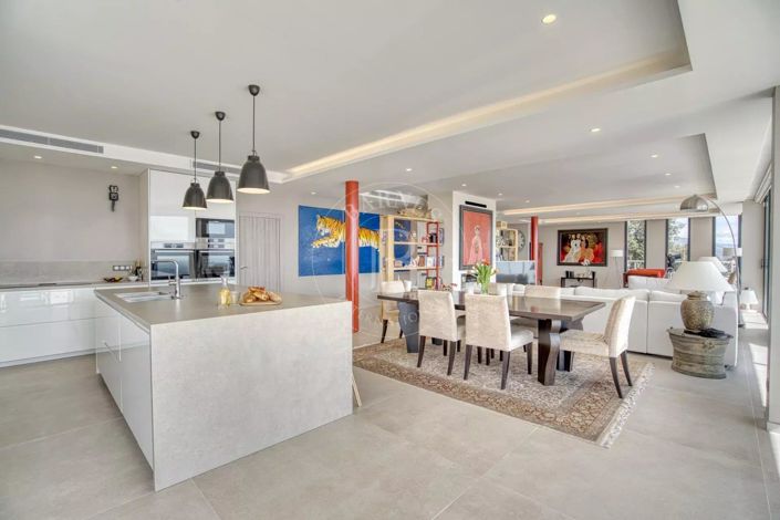 Image No.6-5 Bed House for sale