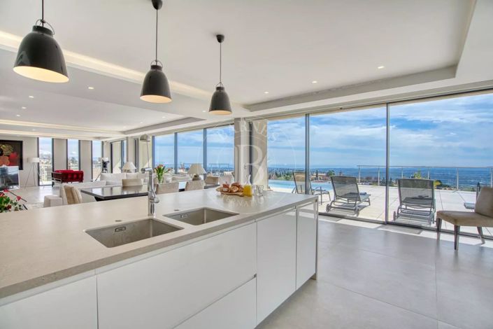 Image No.7-5 Bed House for sale