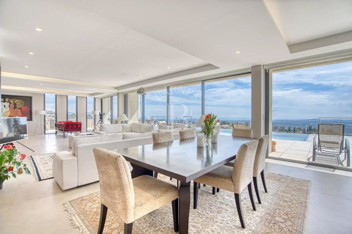 Image No.8-5 Bed House for sale