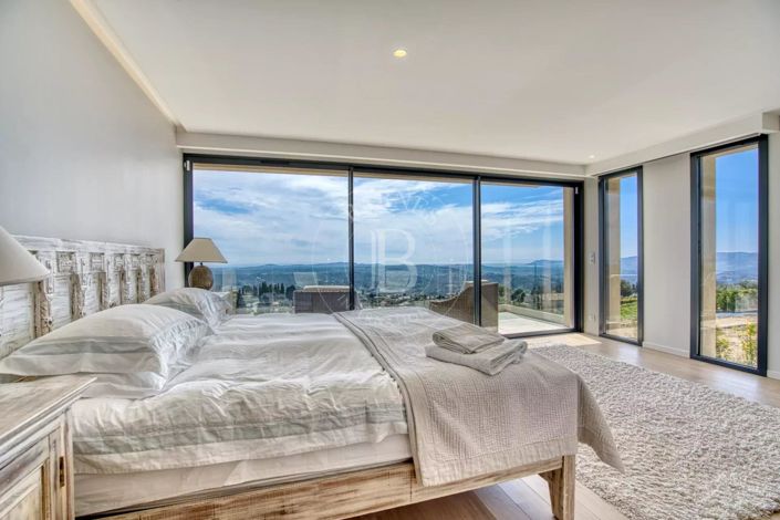 Image No.9-5 Bed House for sale