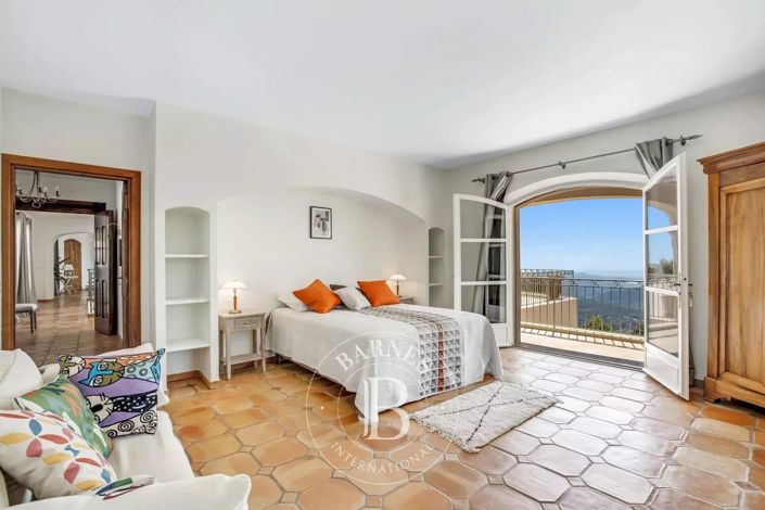 Image No.10-7 Bed House for sale