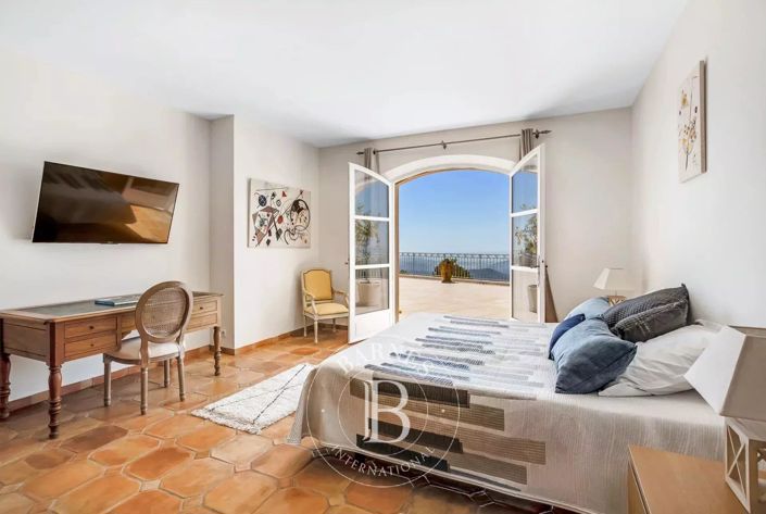 Image No.11-7 Bed House for sale