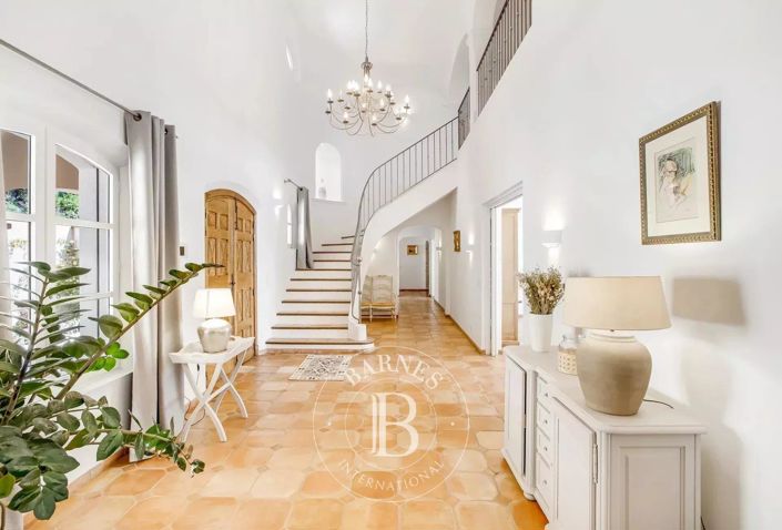 Image No.5-7 Bed House for sale