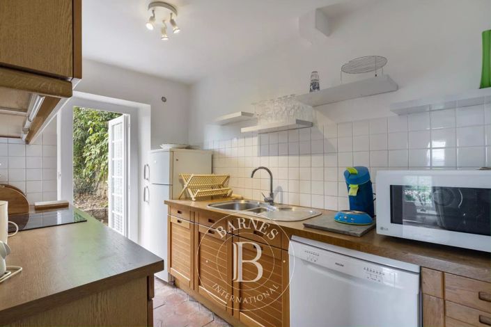 Image No.15-11 Bed House for sale