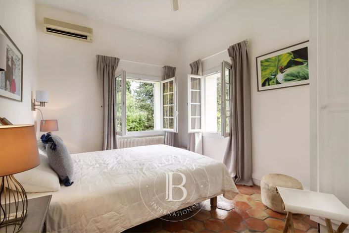 Image No.19-11 Bed House for sale