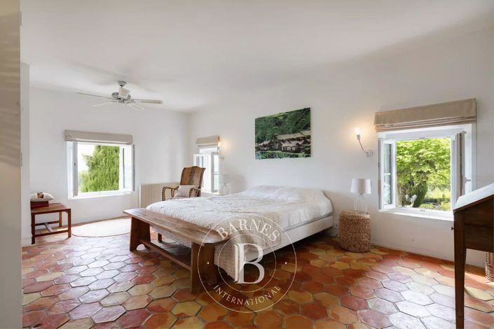 Image No.20-11 Bed House for sale