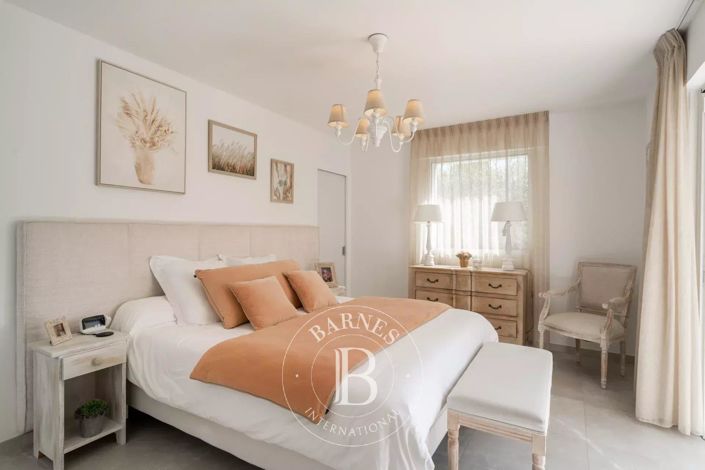 Image No.10-4 Bed House for sale