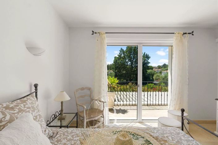 Image No.14-4 Bed House for sale