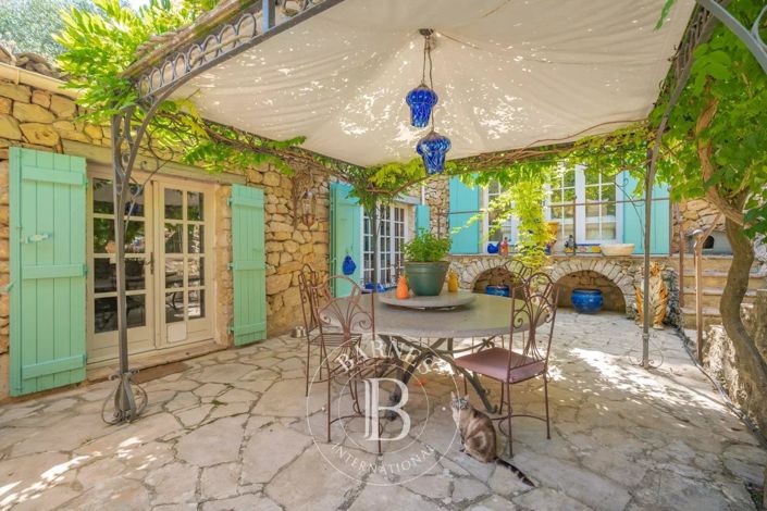 Image No.10-3 Bed House for sale