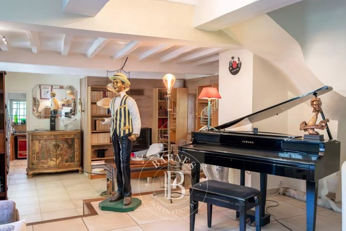 Image No.19-3 Bed House for sale