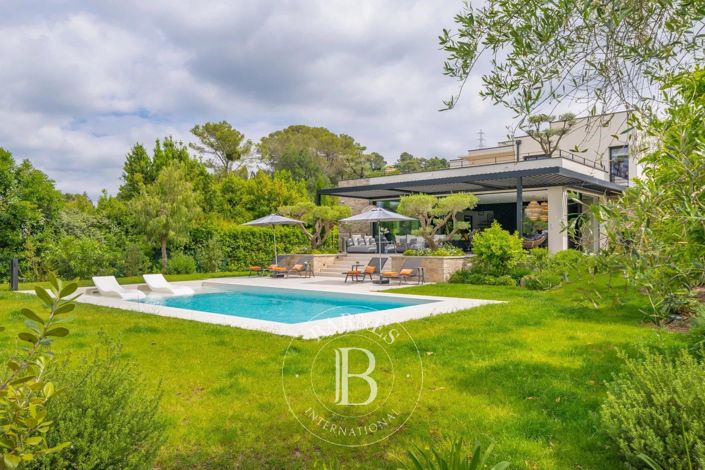 Image No.1-4 Bed House for sale