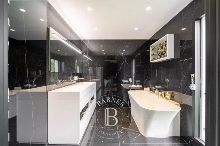 Image No.12-4 Bed House for sale