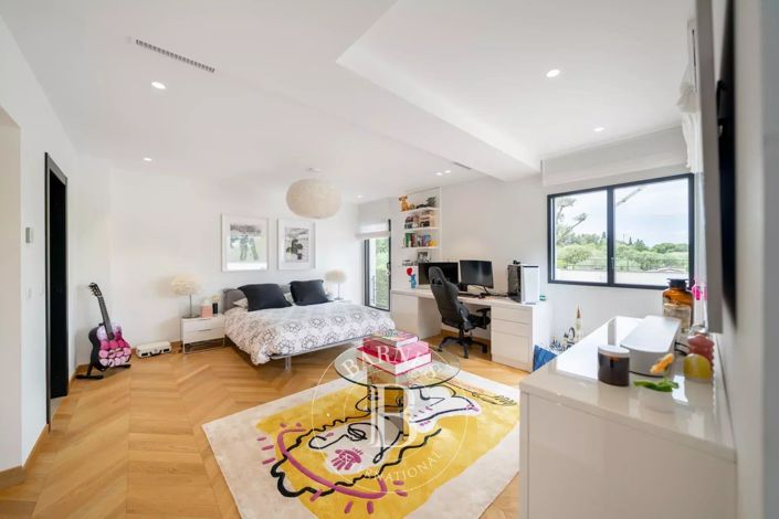 Image No.13-4 Bed House for sale