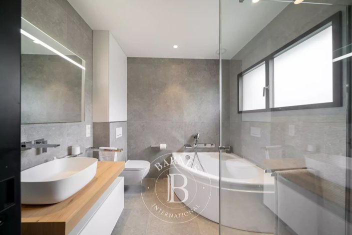 Image No.14-4 Bed House for sale